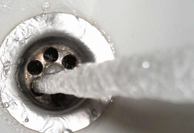 Πώς να καθαρίσετε την αποχέτευση της μπανιέρας