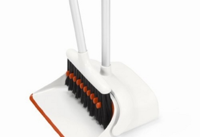 Χρήση σκούπας και φαρασιού