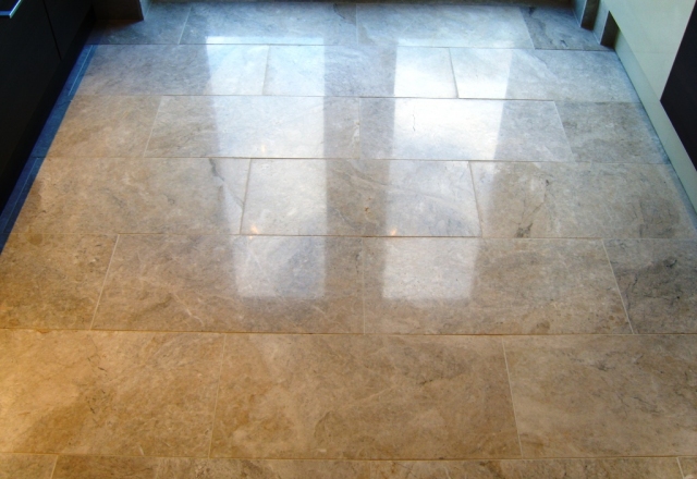 Καθαρισμός και συντήρηση μαρμάρινων δαπέδων