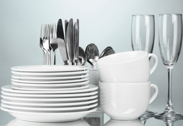 Απλοί τρόποι για να κάνετε τα μαγειρικά σκεύη να λάμπουν